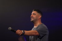 באיחור של שלושים שנה: הזמר משה פרץ חגג בר מצווה | צפו
