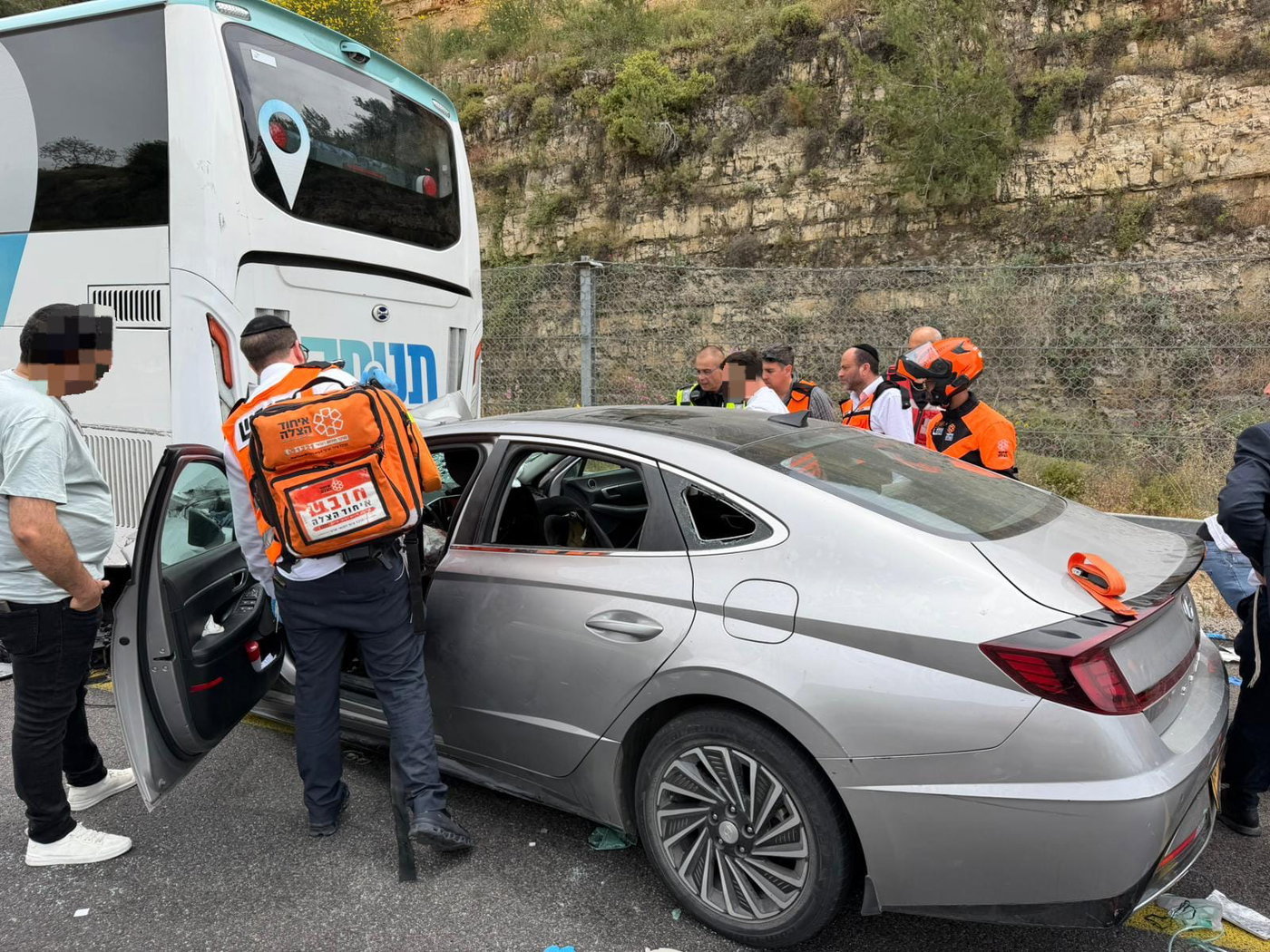 תאונה קשה בכביש 1: פעוט פונה במצב אנוש לאחר החייאה; מספר פצועים נוספים