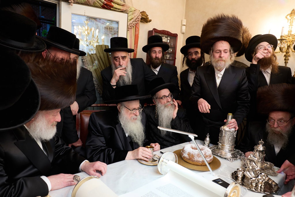 הכנסת ספר תורה לביהמ"ד צאנז קלויזנבורג