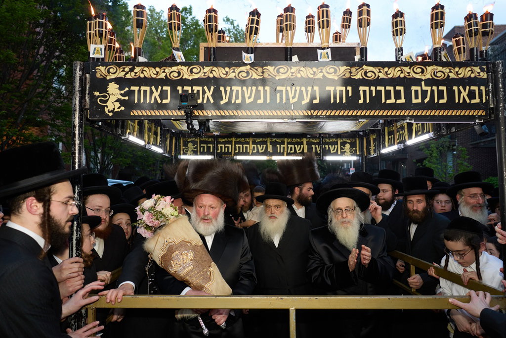 הכנסת ספר תורה לביהמ"ד צאנז קלויזנבורג