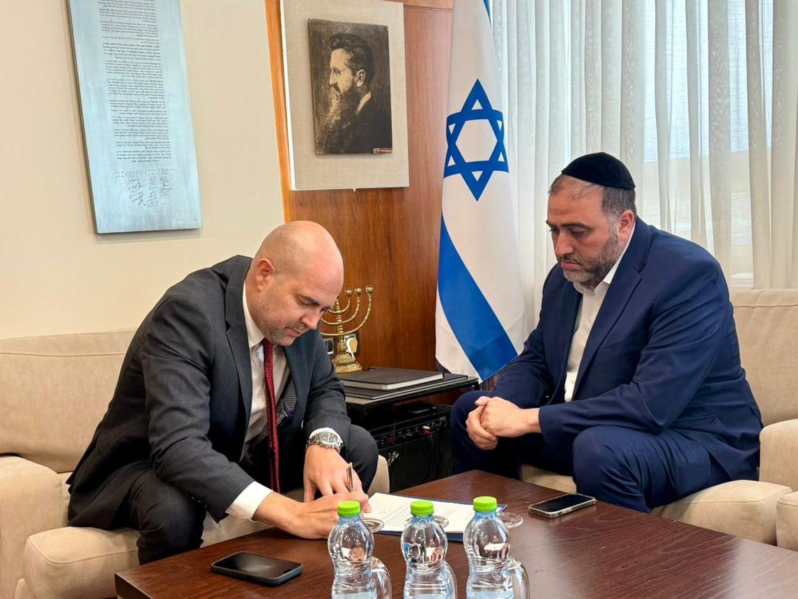 משה ארבל מגיש את ההתפטרות מהכנסת