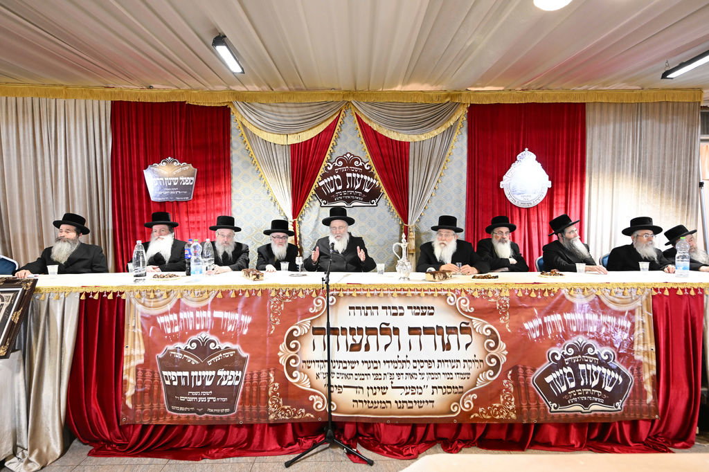 חלוקת פרסים בישיבת ויז'ניץ