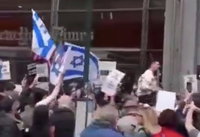 המחאה מול בניין ה'ניו יורק טיימס'
