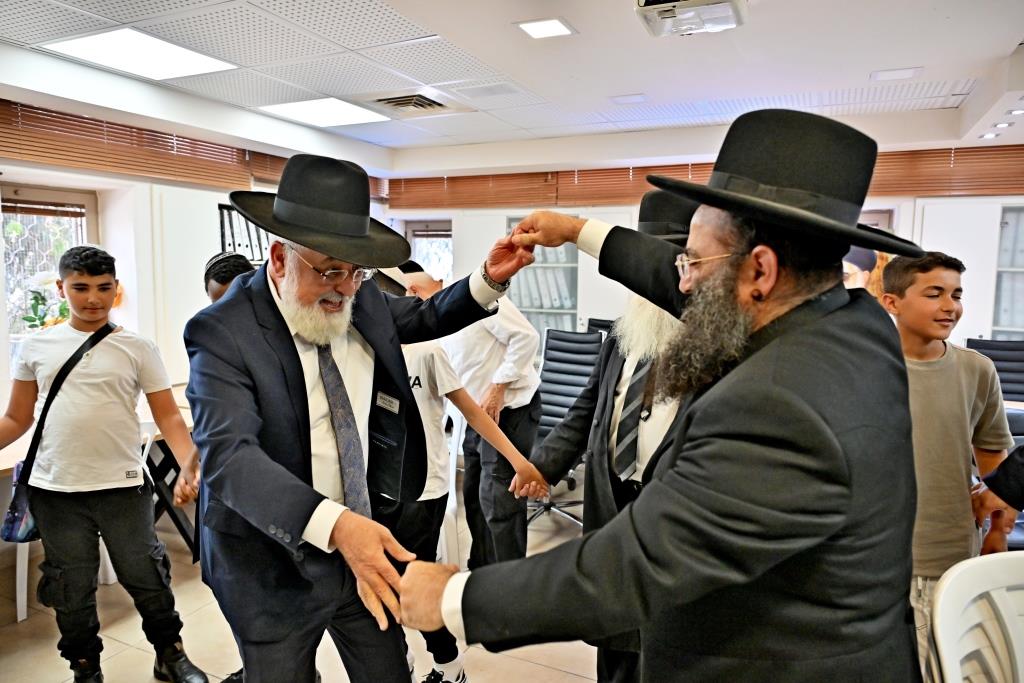 ילדי שובו בבחינה אצל רבני אשדוד