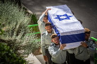 קורע לב: ארוסתו של מעוז הי"ד נפרדה ממנו בהלוויה - רגע לפני תאריך חופתם