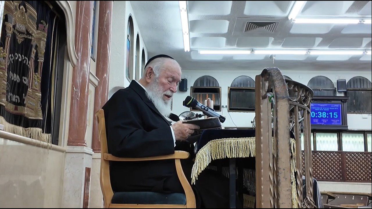 "צדיק יסוד עולם, הדור עומד עליו": הדמעות של הגר"י זילברשטיין על חתנו המקובל | צפו