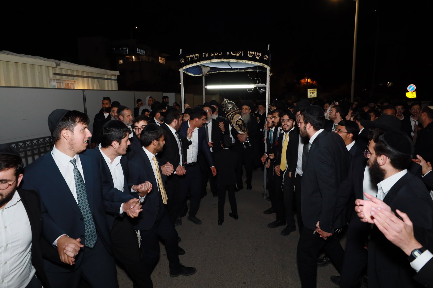 הכנסת ספר תורה לישיבת "באר התלמוד - חזון יחזקאל"