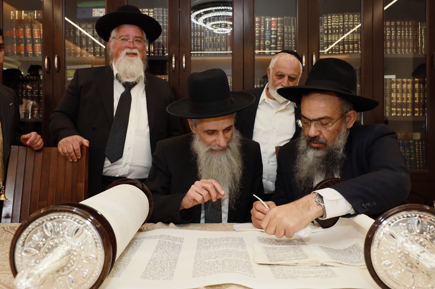 הכנסת ספר תורה לישיבת "באר התלמוד - חזון יחזקאל"