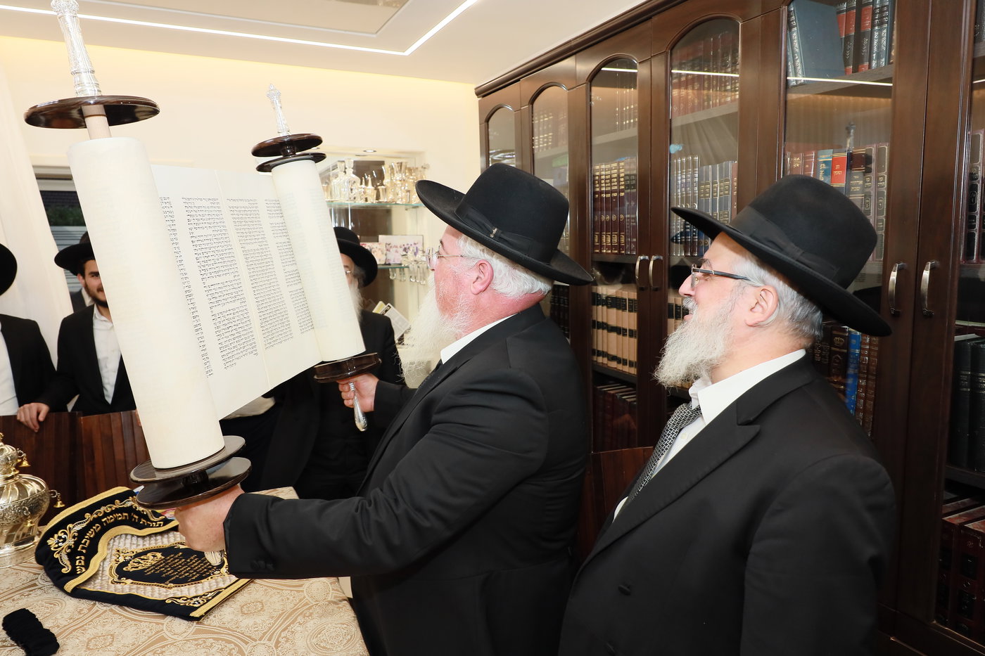 הכנסת ספר תורה לישיבת "באר התלמוד - חזון יחזקאל"