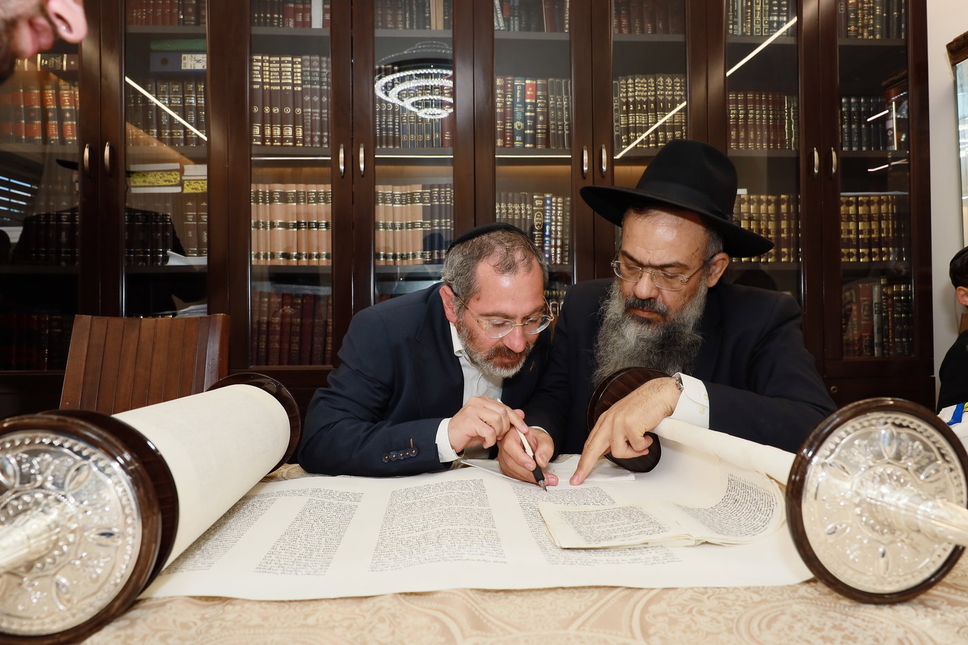 הכנסת ספר תורה לישיבת "באר התלמוד - חזון יחזקאל"