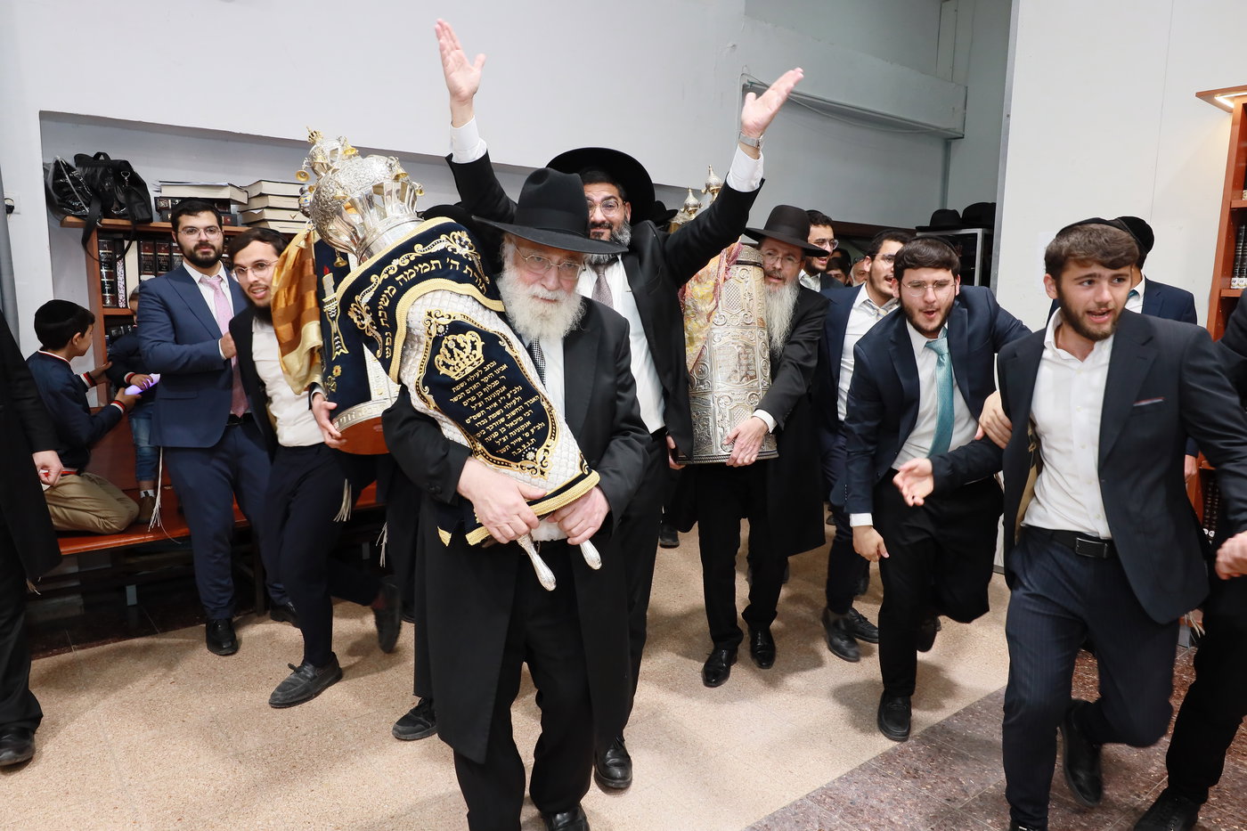 הכנסת ספר תורה לישיבת "באר התלמוד - חזון יחזקאל"