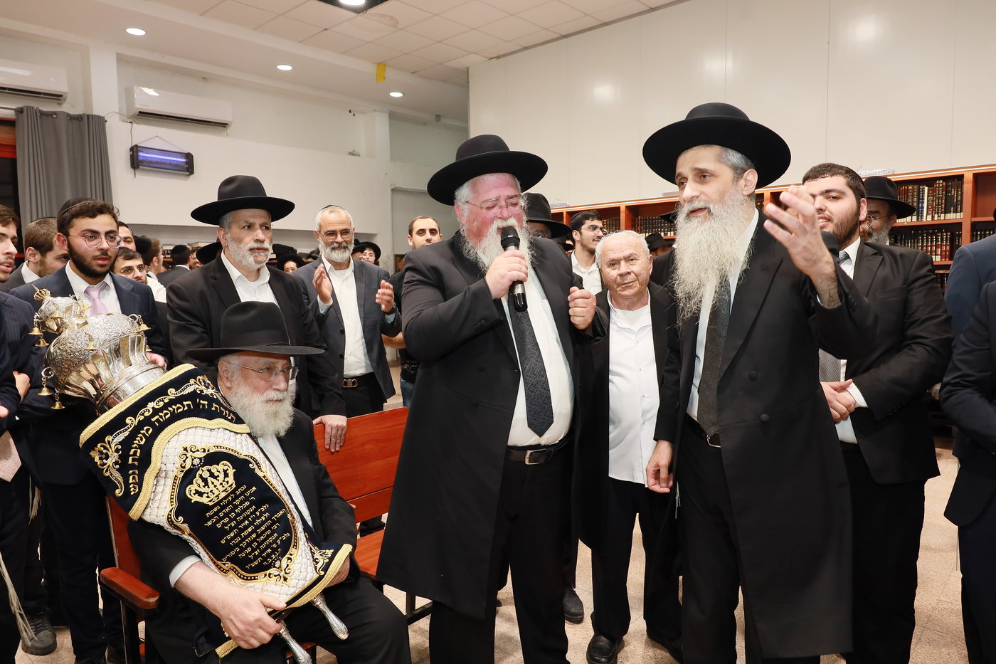 הכנסת ספר תורה לישיבת "באר התלמוד - חזון יחזקאל"
