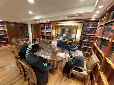 בני הזוג בהכנת הכתובה אצל הראשון לציון