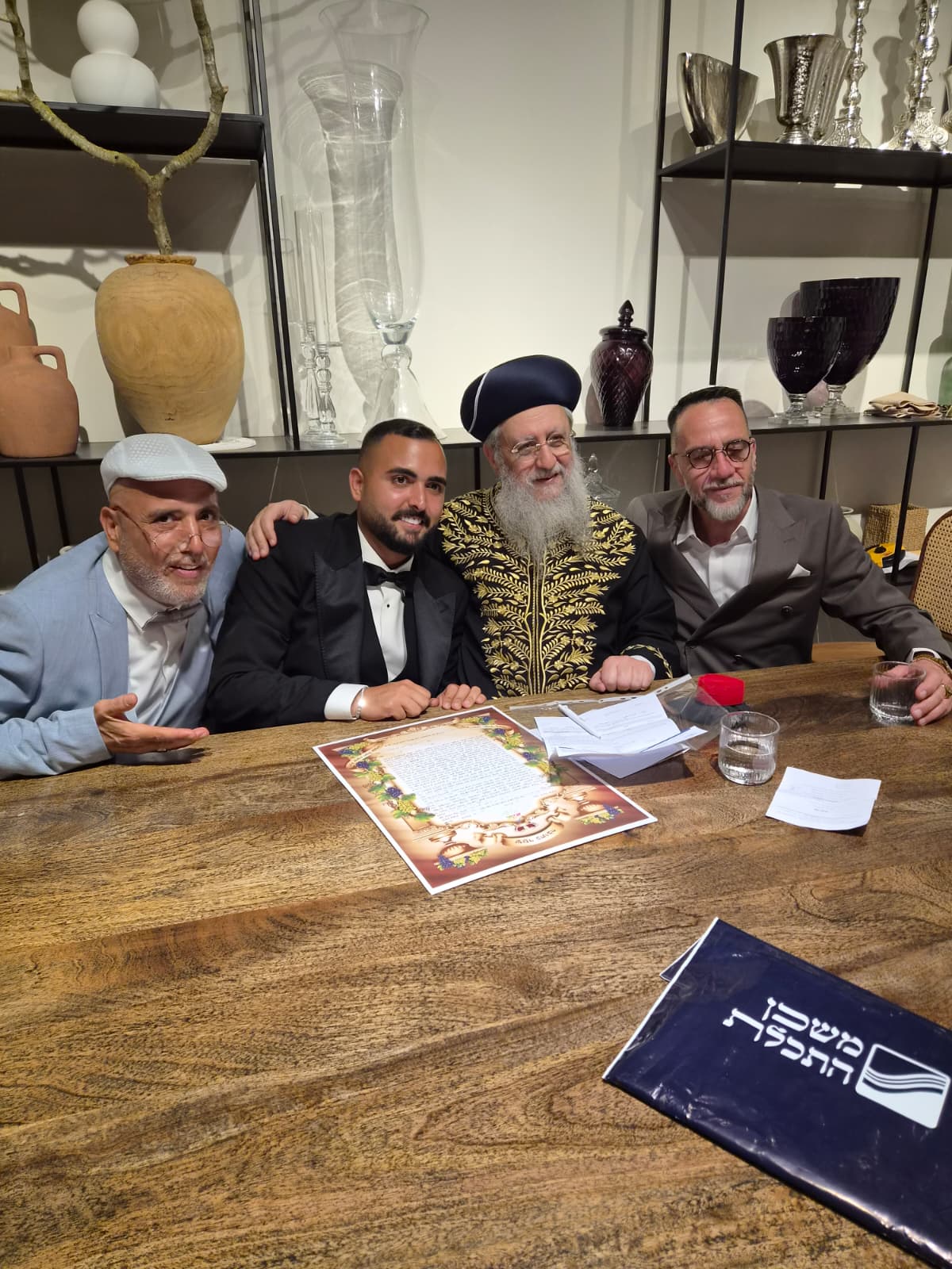 בני הזוג בהכנת הכתובה אצל הראשון לציון