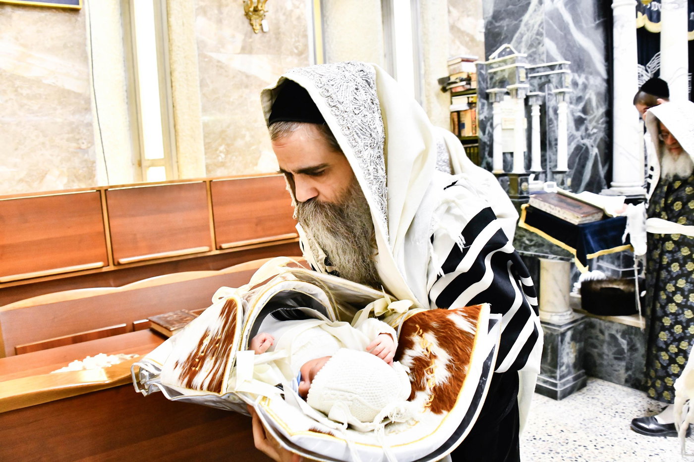 שמחת הברית בחצרות קומרנא - נדבורנה