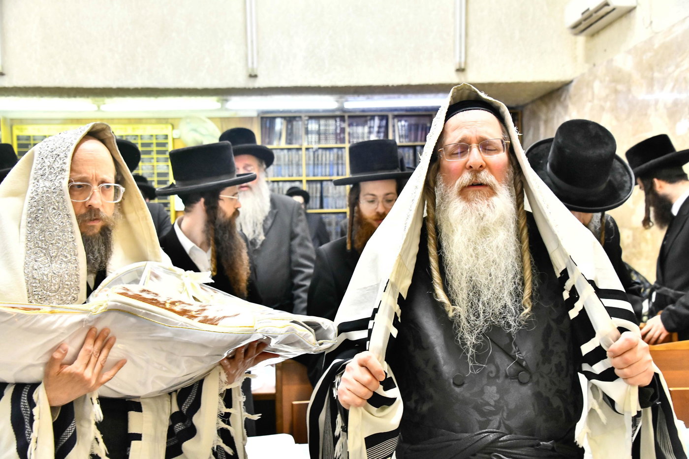שמחת הברית בחצרות קומרנא - נדבורנה