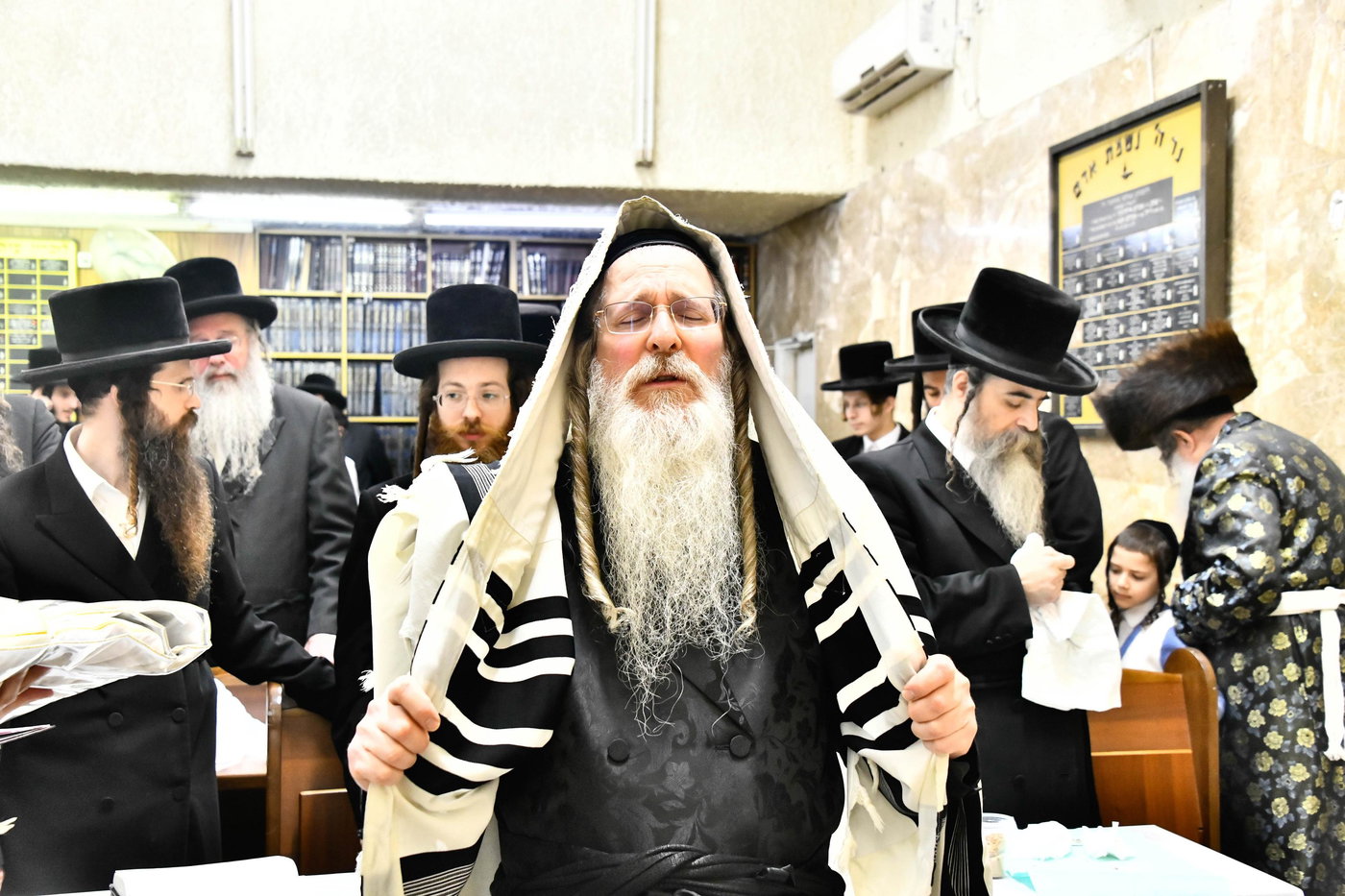 שמחת הברית בחצרות קומרנא - נדבורנה
