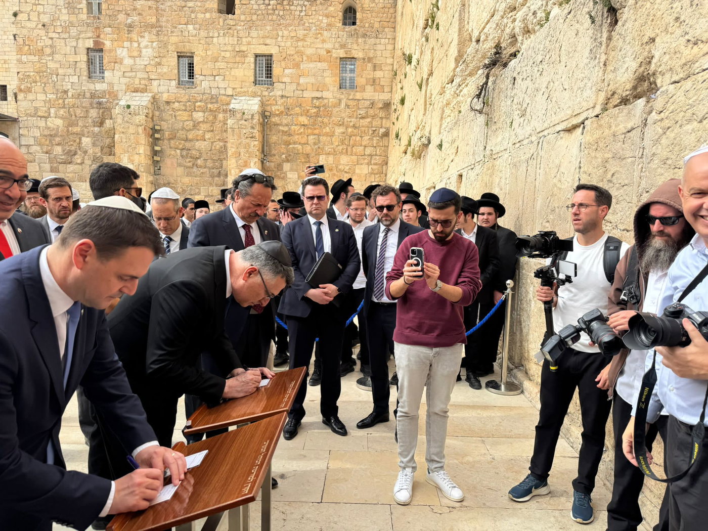 שר החוץ סער יוצא הערב לביקור מדיני בצ'כיה עם המשלחת הבאה | הפרטים