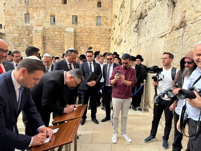 שר החוץ סער יוצא הערב לביקור מדיני בצ'כיה עם המשלחת הבאה | הפרטים