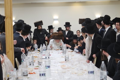 האדמו"ר ממבקשי אמונה בגרין פארק