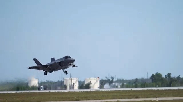 המראות של תרגיל דגל משובץ 26-2 בהילוך איטי