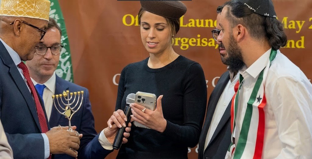 מנורה יהודית : המשלחת הישראלית ונשיא סומלינד