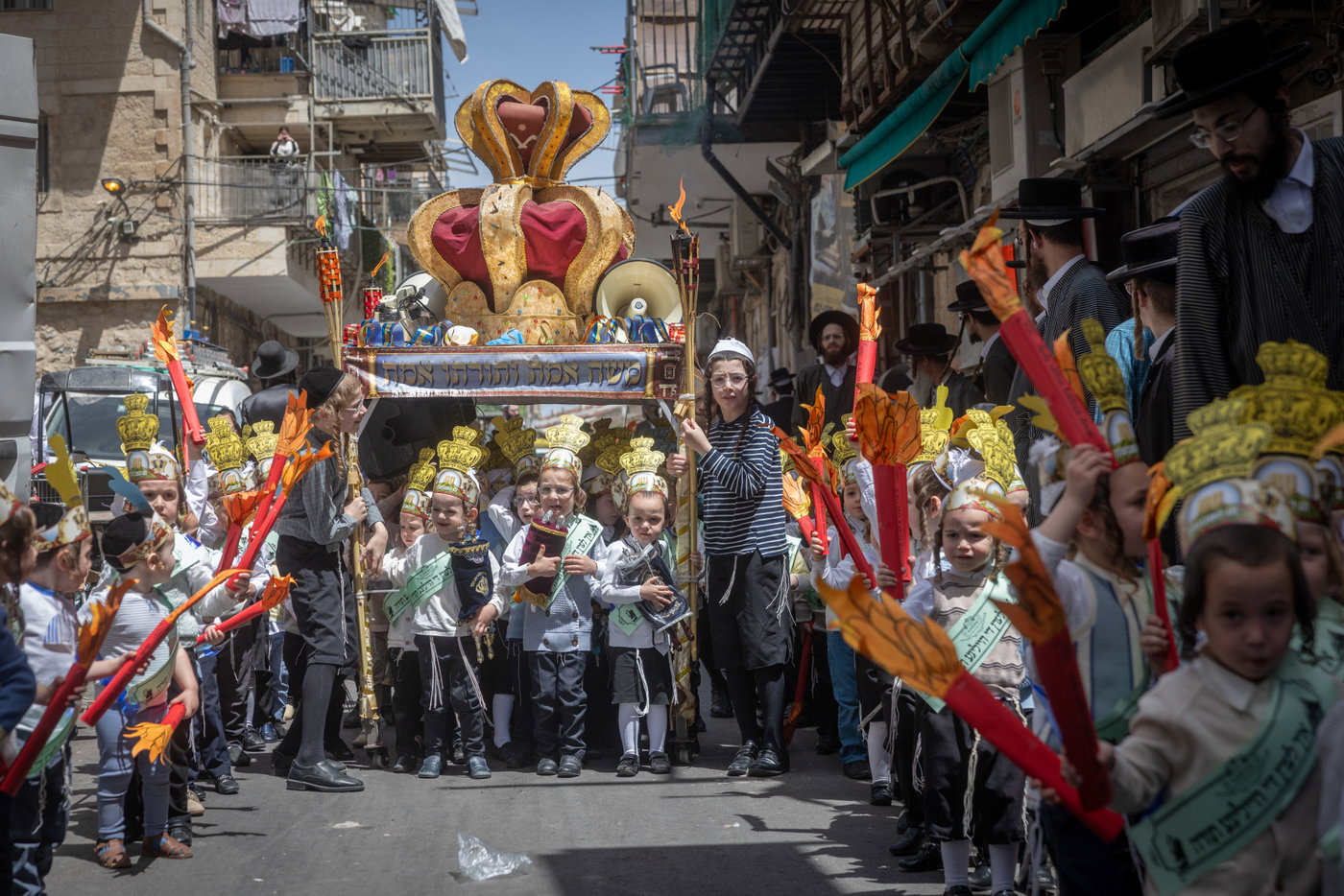 נערכים לחג במאה שערים
