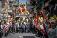 נערכים לחג במאה שערים