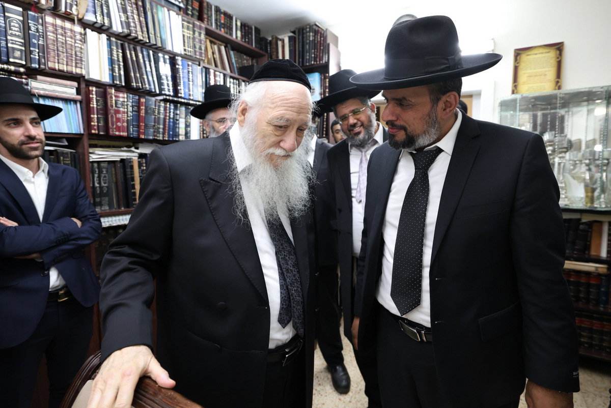 הכנסת ספר תורה לישיבת חיי אברהם