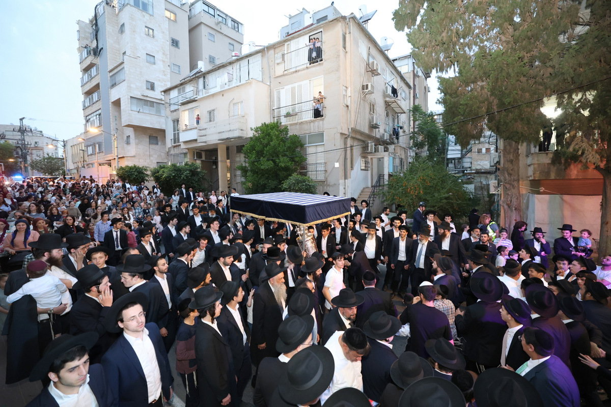 הכנסת ספר תורה לישיבת חיי אברהם