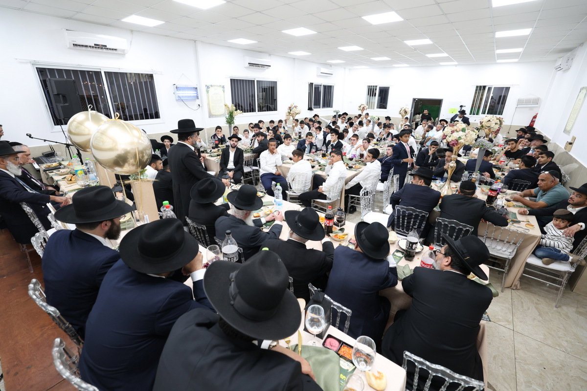 הכנסת ספר תורה לישיבת חיי אברהם