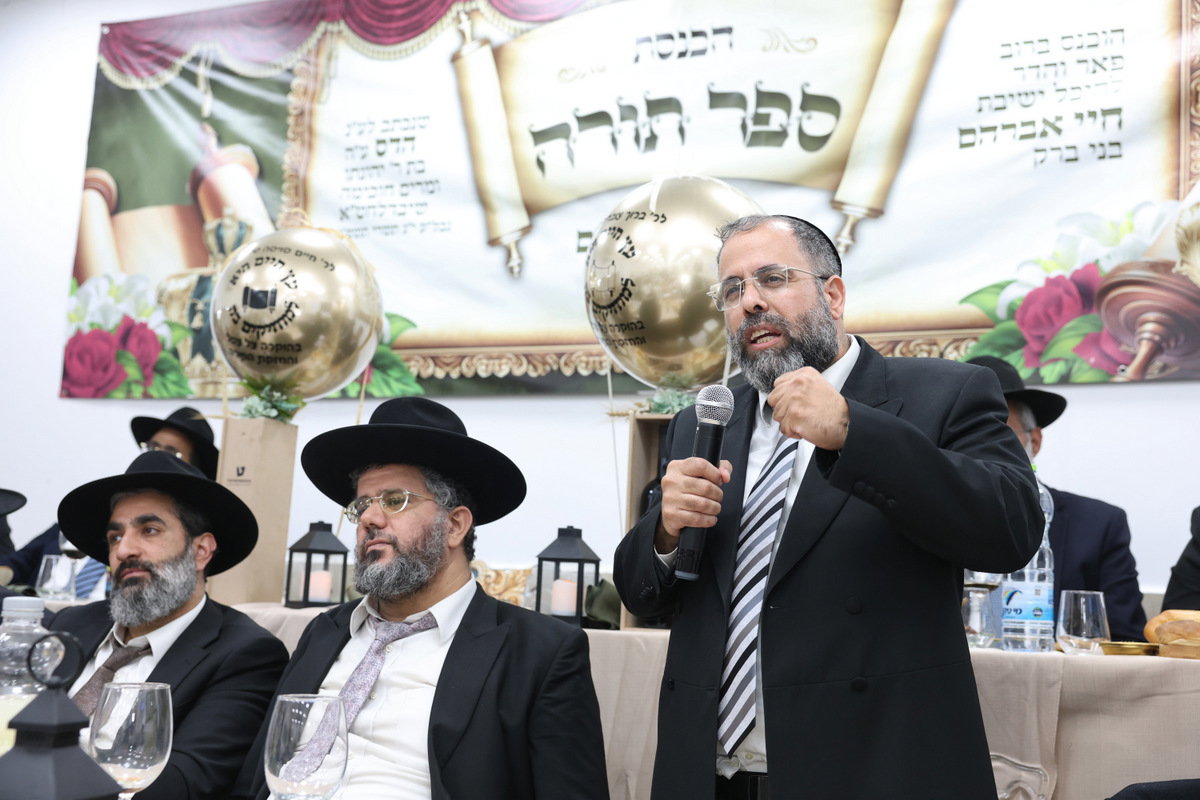 הכנסת ספר תורה לישיבת חיי אברהם