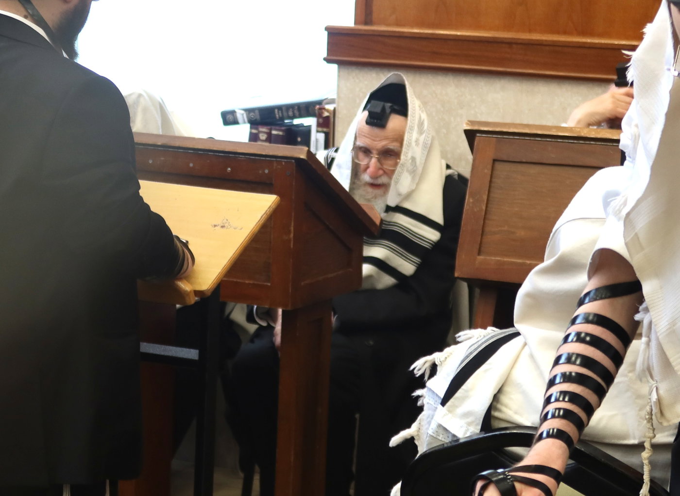 מסע הגר"ע אויערבאך בחו"ל