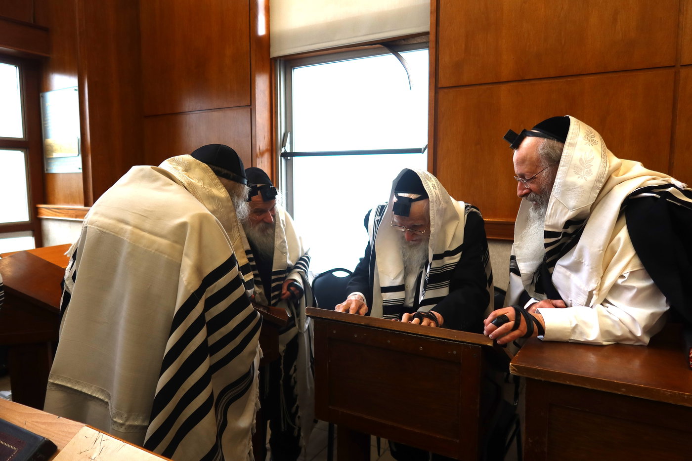 מסע הגר"ע אויערבאך בחו"ל