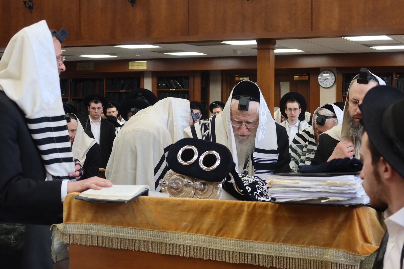 מסע הגר"ע אויערבאך בחו"ל