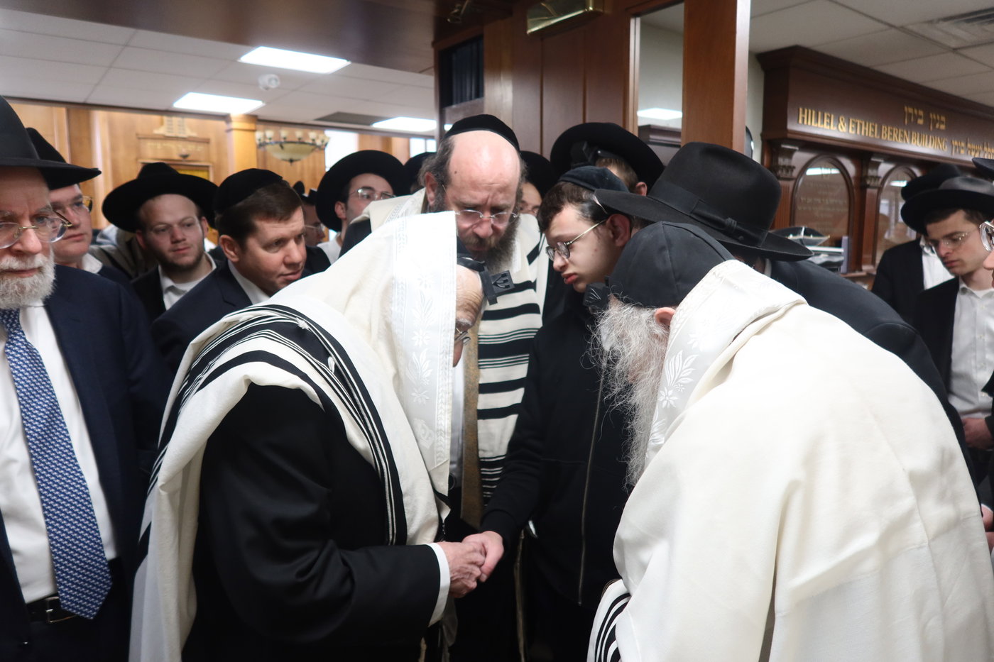 מסע הגר"ע אויערבאך בחו"ל