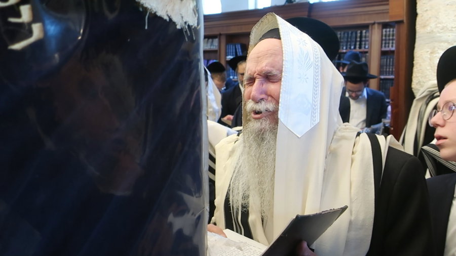 הגאון ר' משה דוד ליפקוביץ בקבר רחל