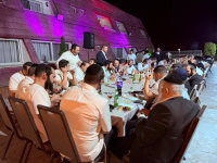 צפו: מאות משתתפים בהתוועדות חסידית מיוחדת לקראת שבועות