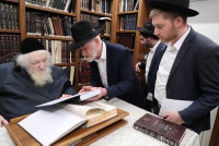 חברי המשלחת של הגר"י זילברשטיין אצל הגר"מ שטרנבוך