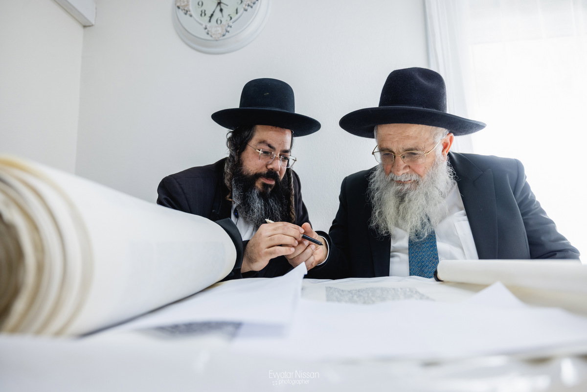 הכנסת ספר תורה לישיבת לבב חכמה