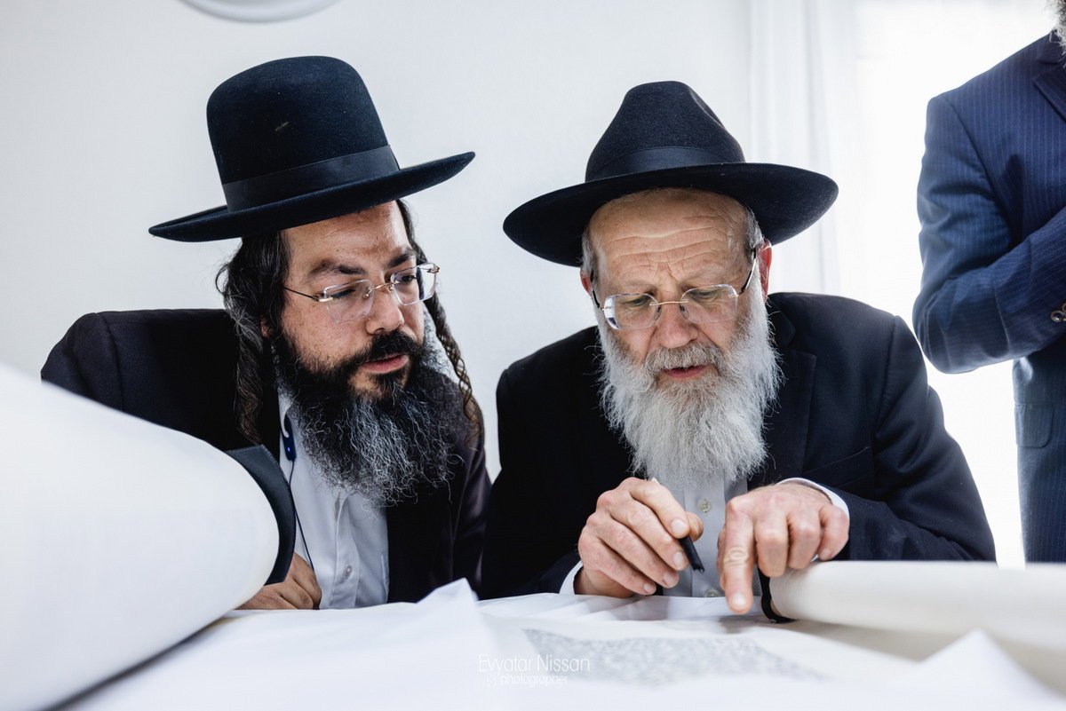 הכנסת ספר תורה לישיבת לבב חכמה