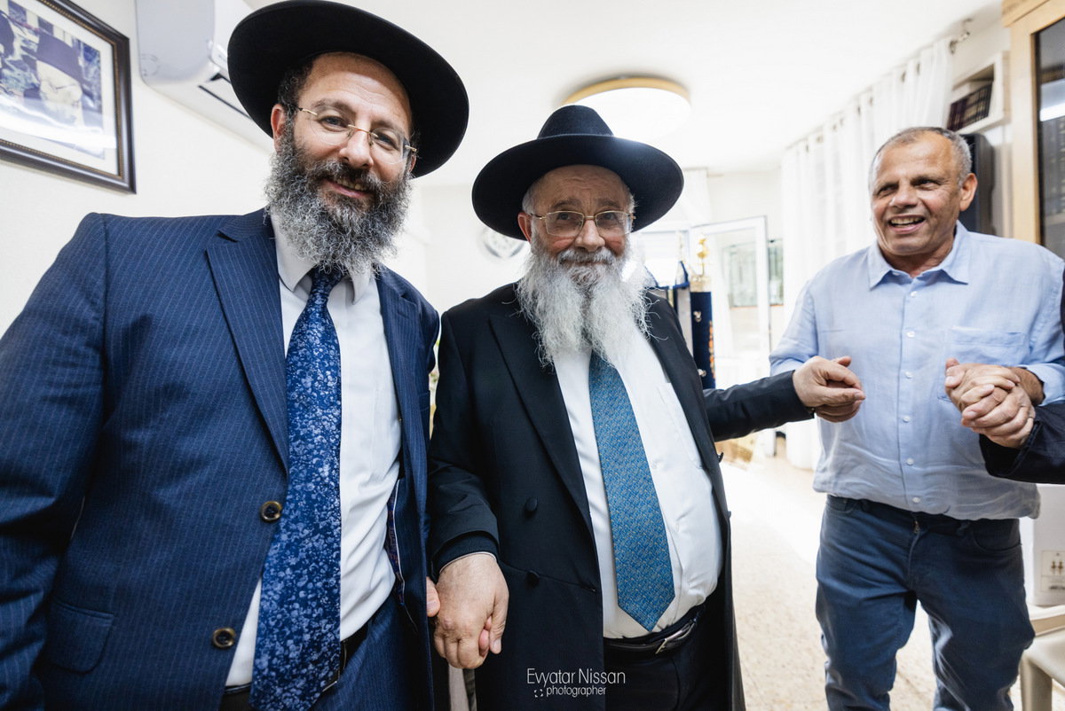הכנסת ספר תורה לישיבת לבב חכמה