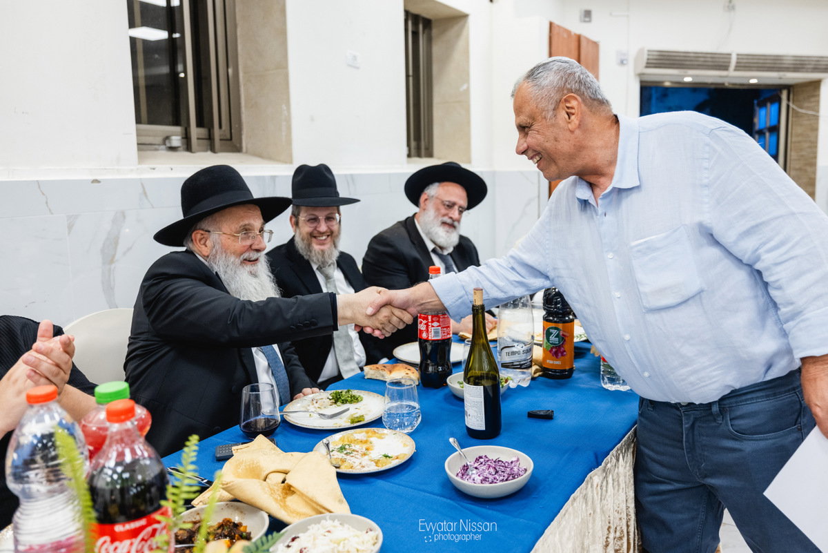 הכנסת ספר תורה לישיבת לבב חכמה