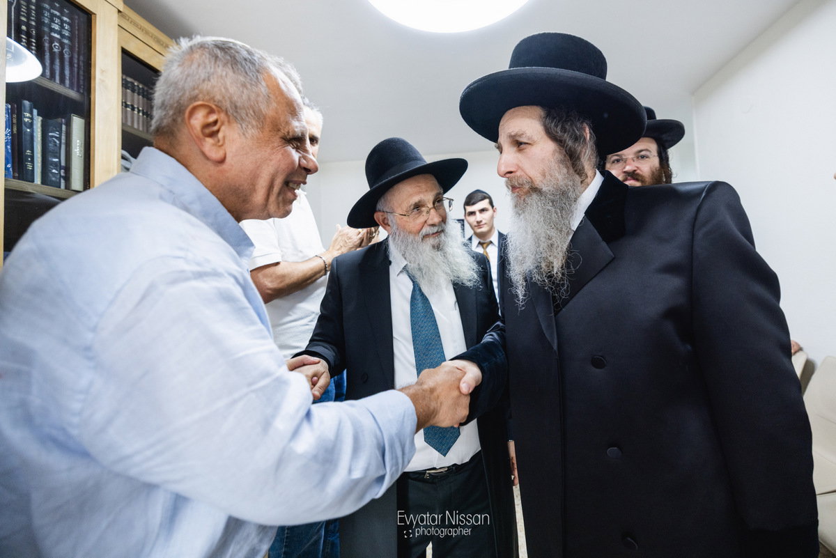 הכנסת ספר תורה לישיבת לבב חכמה
