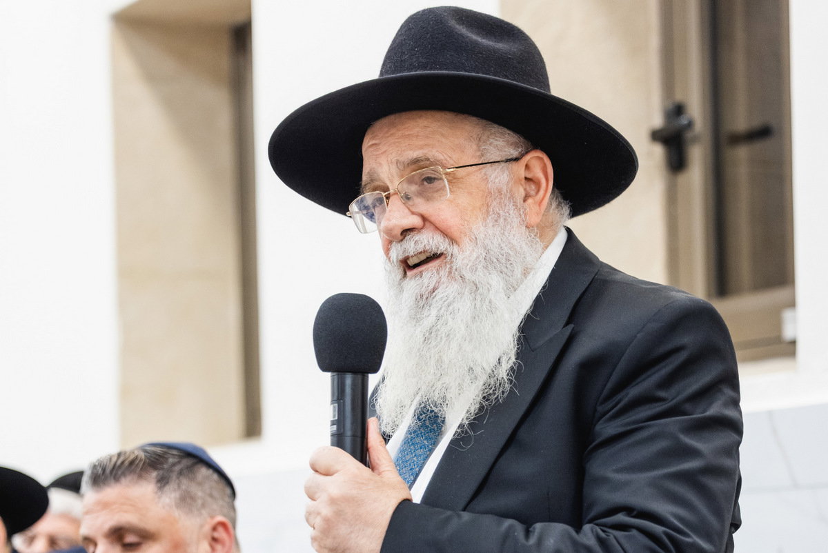הכנסת ספר תורה לישיבת לבב חכמה
