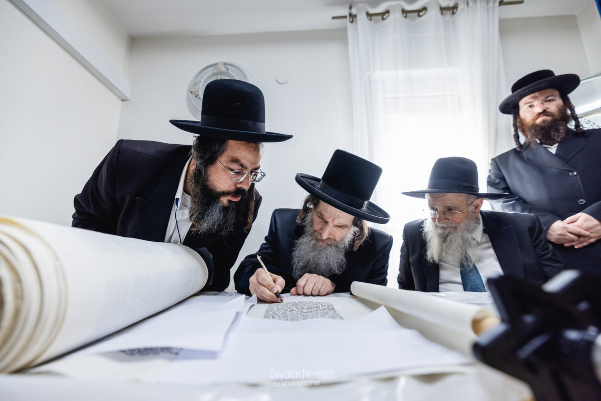 הכנסת ספר תורה לישיבת לבב חכמה
