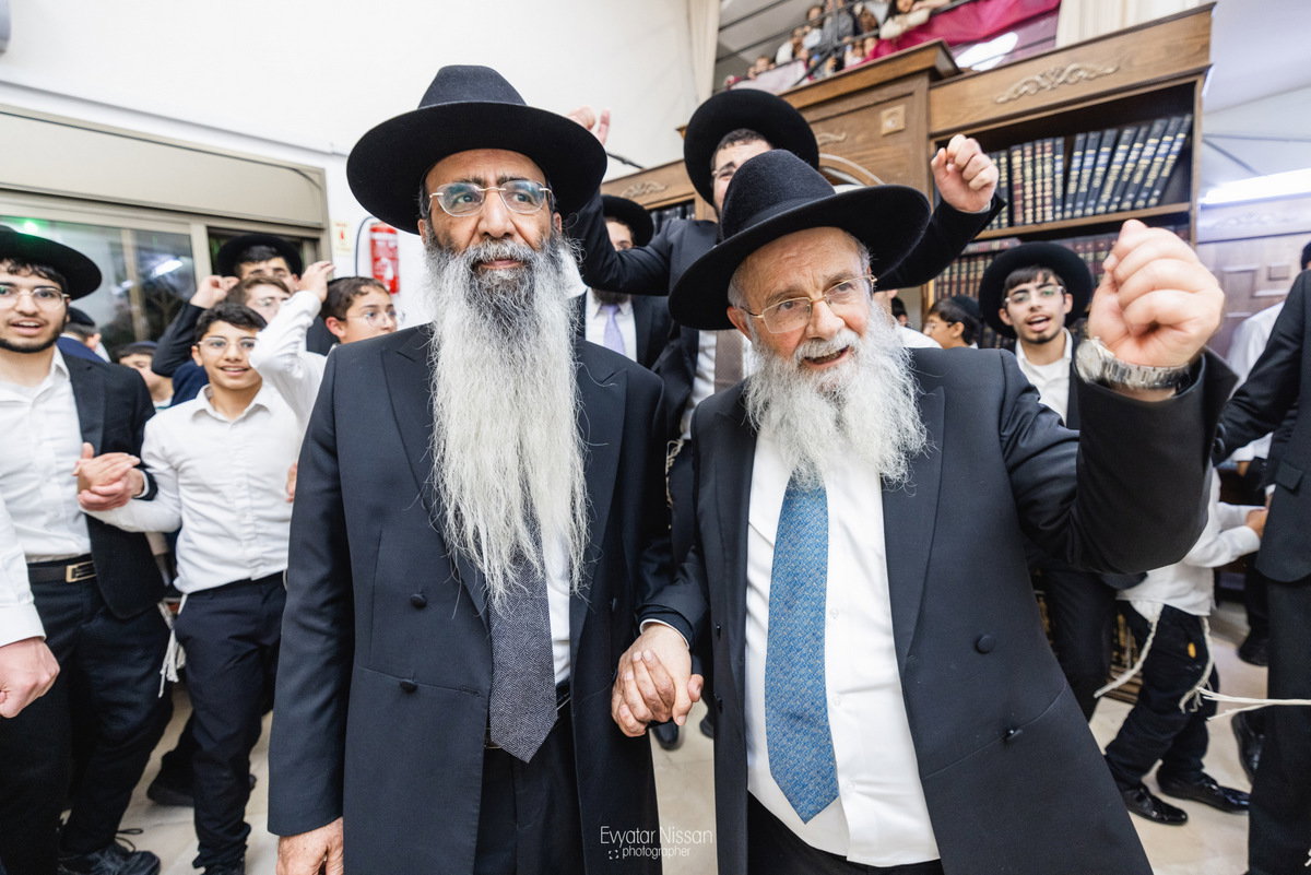 הכנסת ספר תורה לישיבת לבב חכמה