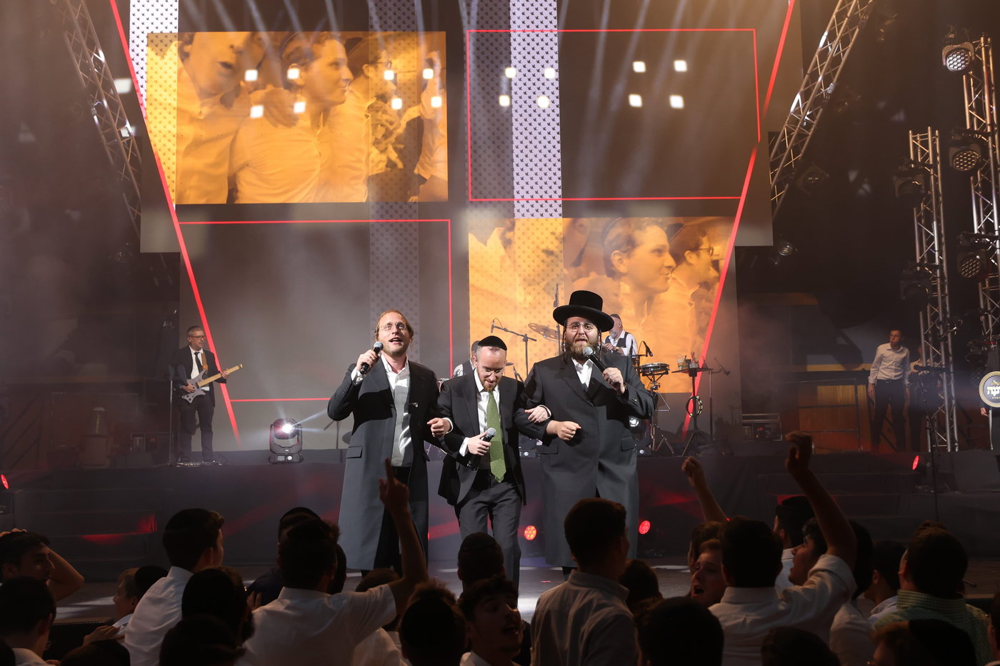 מעמד הסיומים ב'התקבצו'