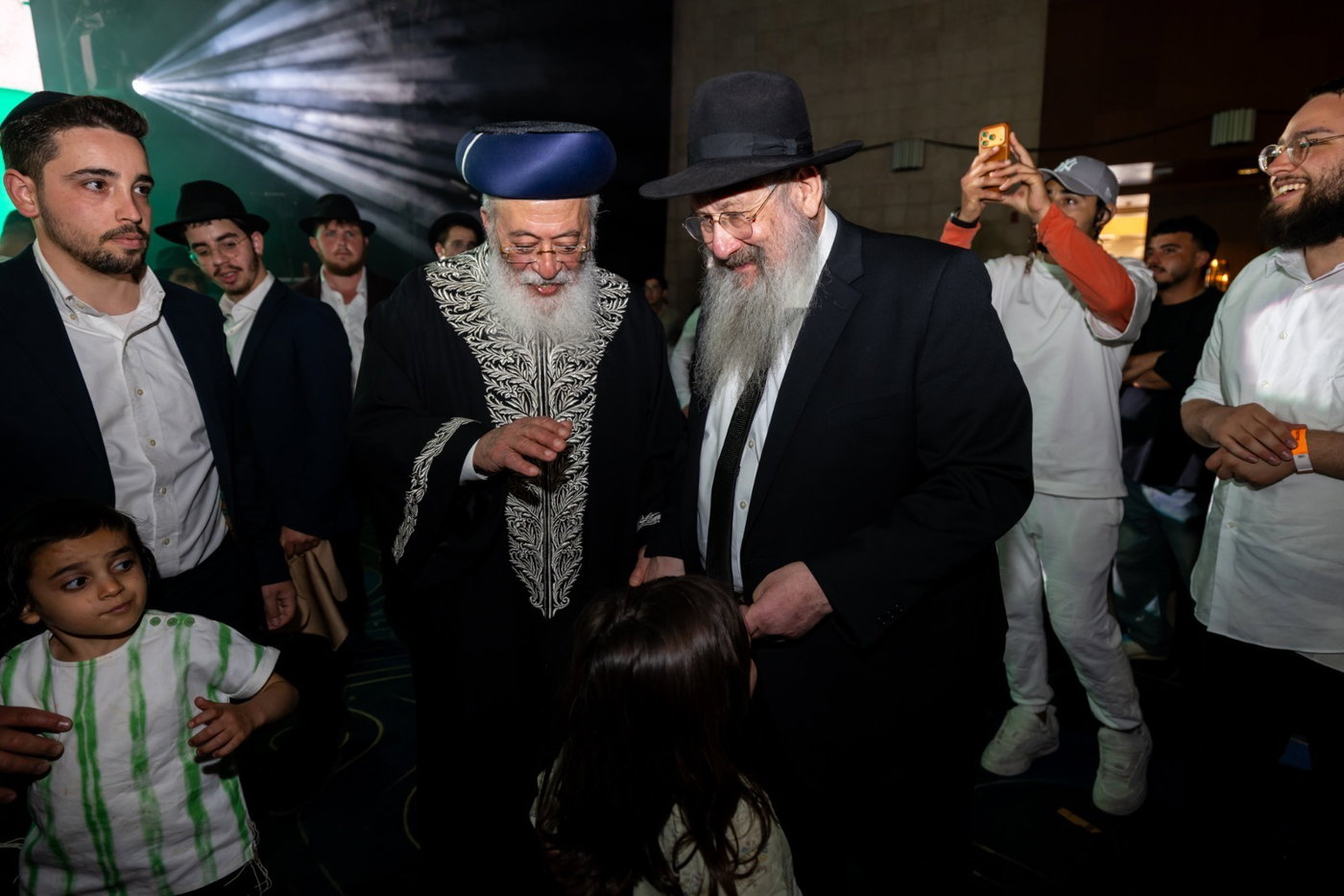 באיחור בגלל איראן: חגיגת בר מצווה מרגשת ל-125 יתומים מכל הארץ
