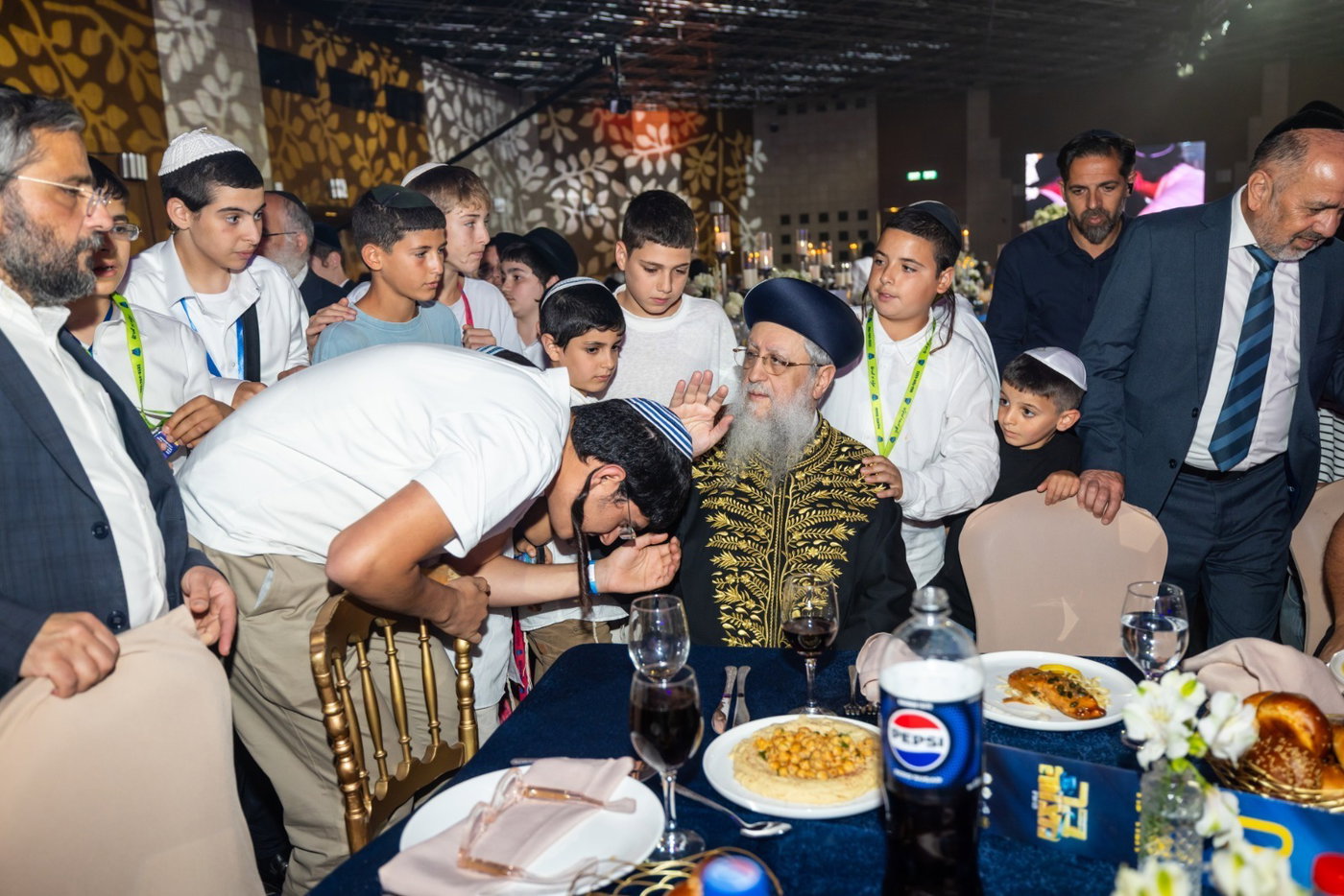 באיחור בגלל איראן: חגיגת בר מצווה מרגשת ל-125 יתומים מכל הארץ